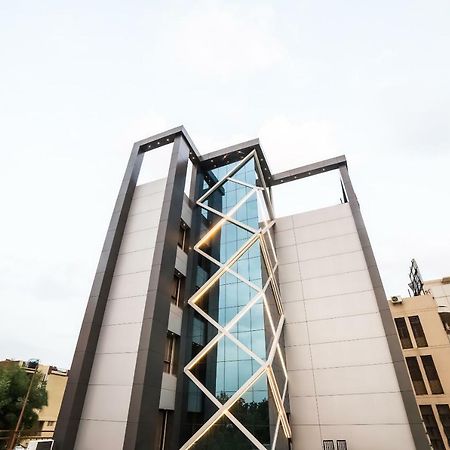 Capital O 41587 Hotel Airport Inn One Amhedabad Dış mekan fotoğraf