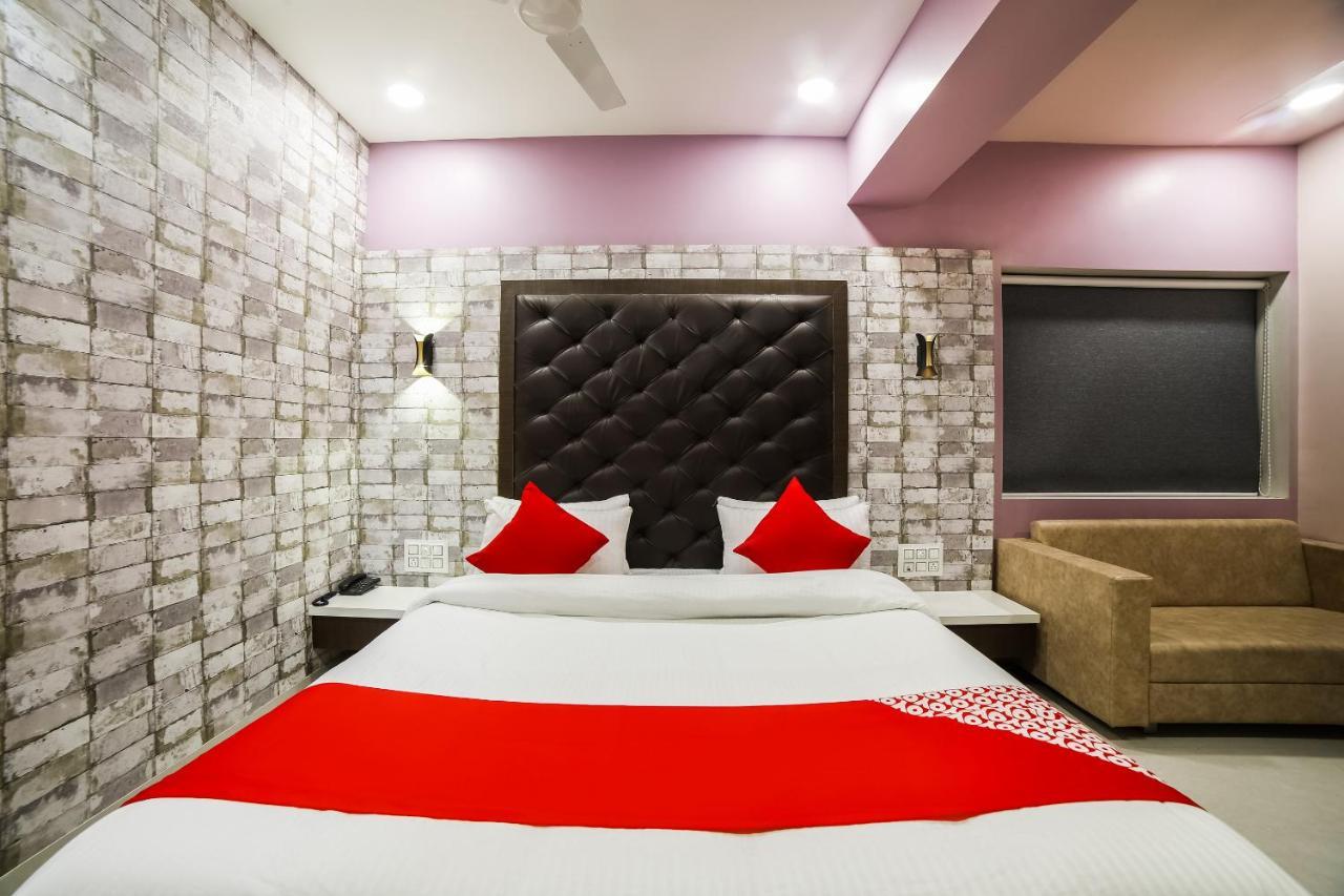 Capital O 41587 Hotel Airport Inn One Amhedabad Dış mekan fotoğraf