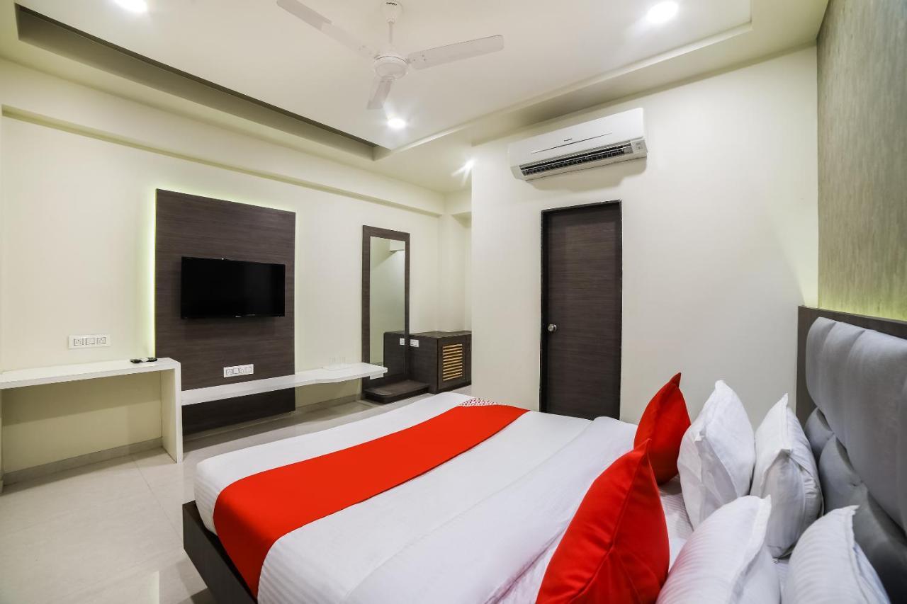 Capital O 41587 Hotel Airport Inn One Amhedabad Dış mekan fotoğraf