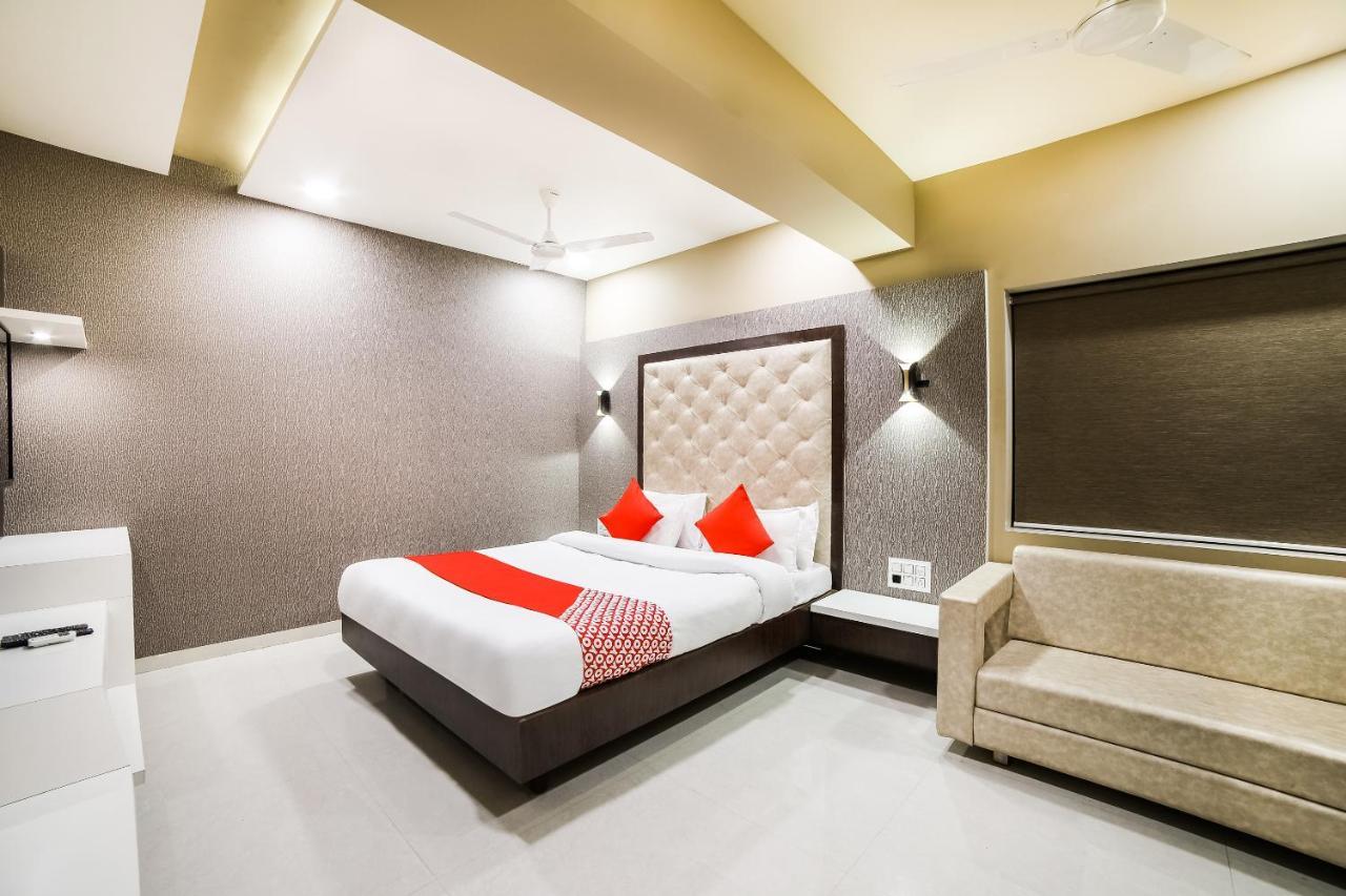 Capital O 41587 Hotel Airport Inn One Amhedabad Dış mekan fotoğraf