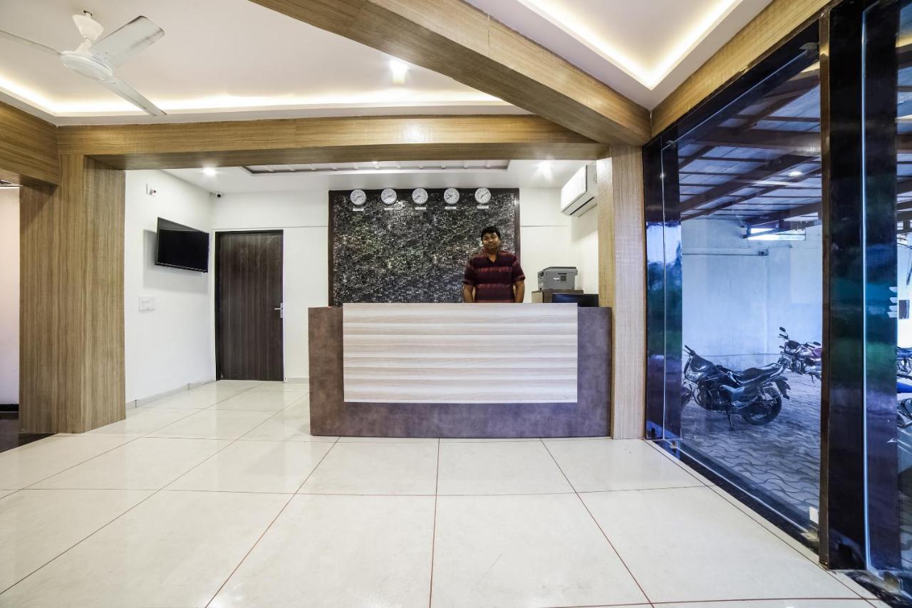 Capital O 41587 Hotel Airport Inn One Amhedabad Dış mekan fotoğraf