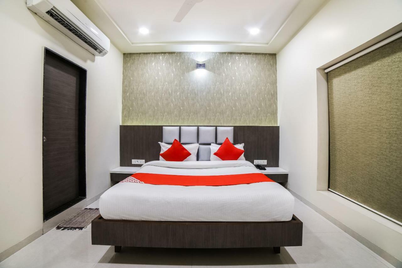 Capital O 41587 Hotel Airport Inn One Amhedabad Dış mekan fotoğraf